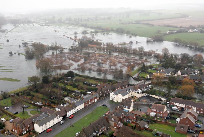 A flooded town in Oxfordshire (Credit: Photo: Sergeant (Sgt) Mitch Moore./MOD [OGL (http://www.nationalarchives.gov.uk/doc/open-government-licence/version/1/)], via Wikimedia Commons)